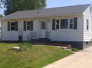 2419 9th Ave SW, Cedar Rapids, IA 52404