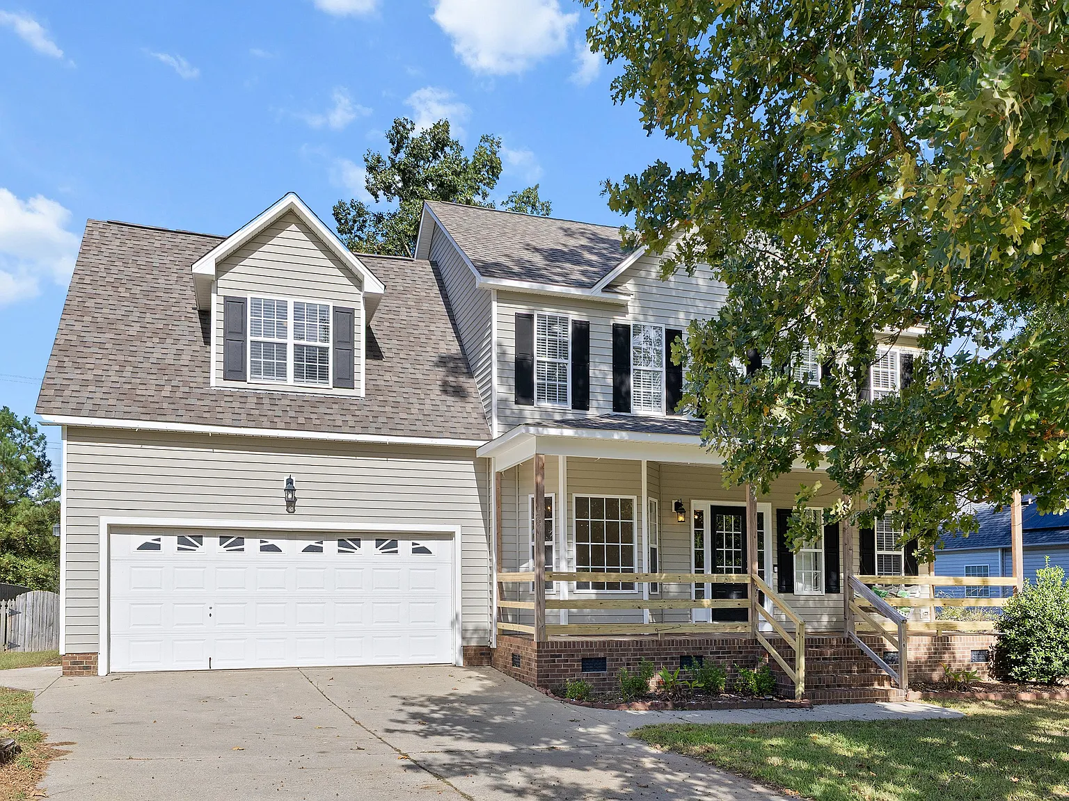 Large home w/fenced in backyard — Photo 4