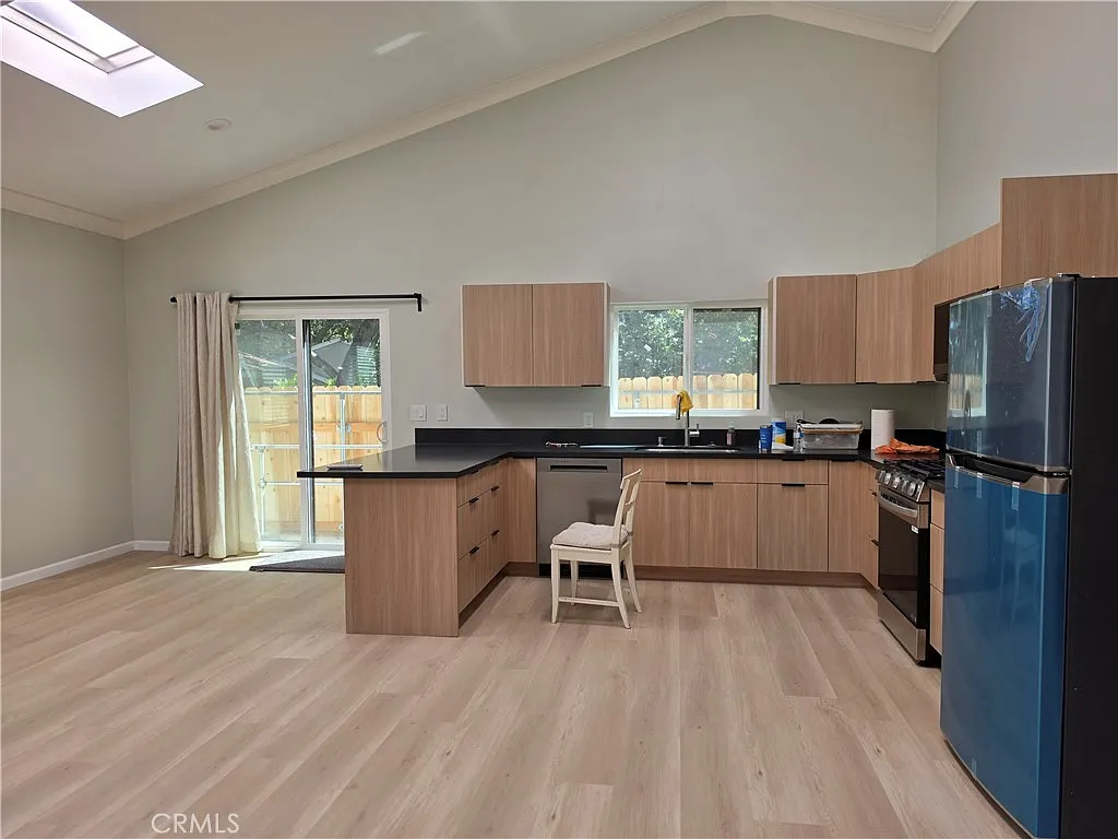 1 bed, 800 sqft, $2,900 — Photo 3