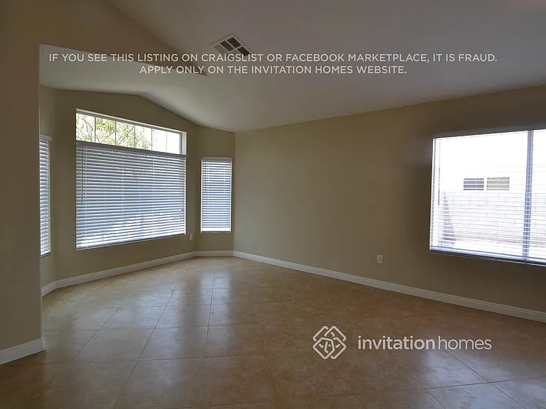 1718 Watercreek Dr — Photo 2