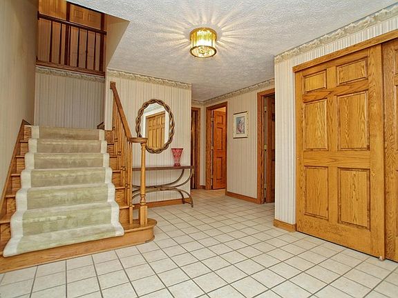 3rd image of 6212 N Huntington Dr