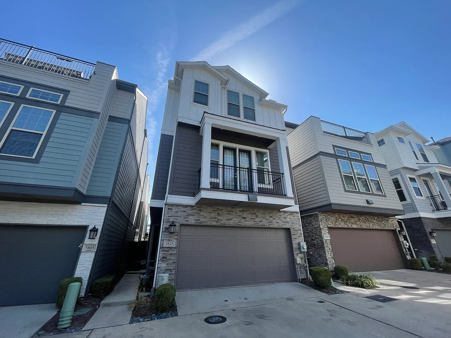 3 bed, 3.5 bath, 2145 sqft, $3,300 — Photo 1