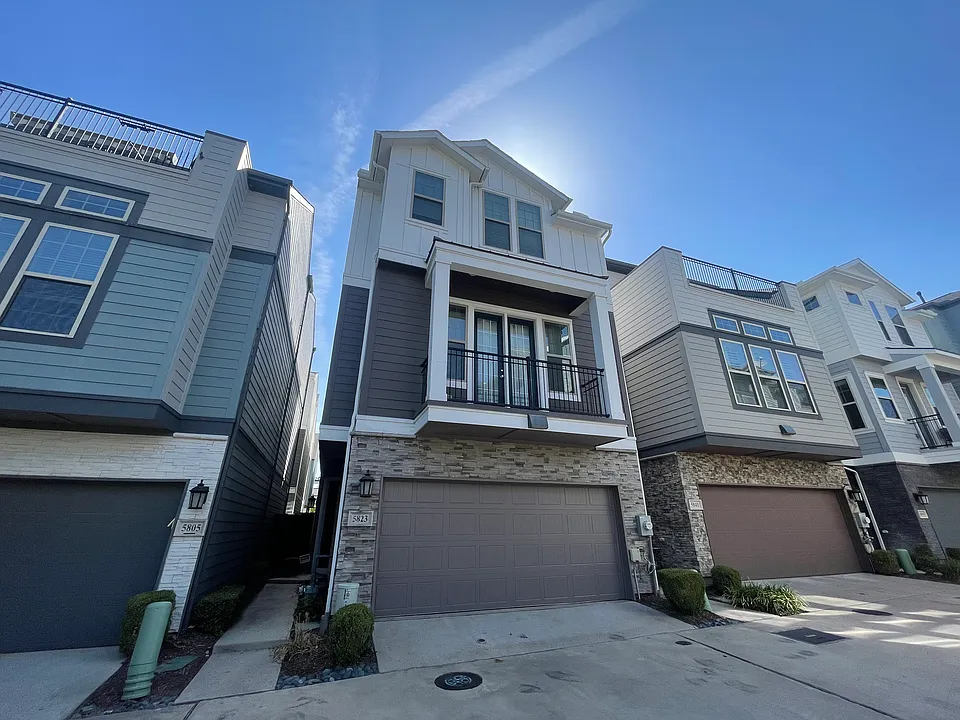 5823 Orion Pl