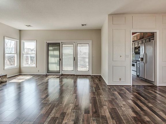 5th image of 2712 Silvertree Dr