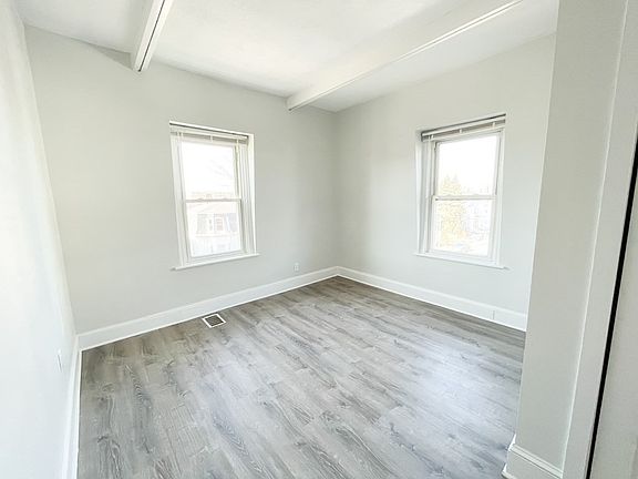 5th image of 30 Woodbine St Floor 2