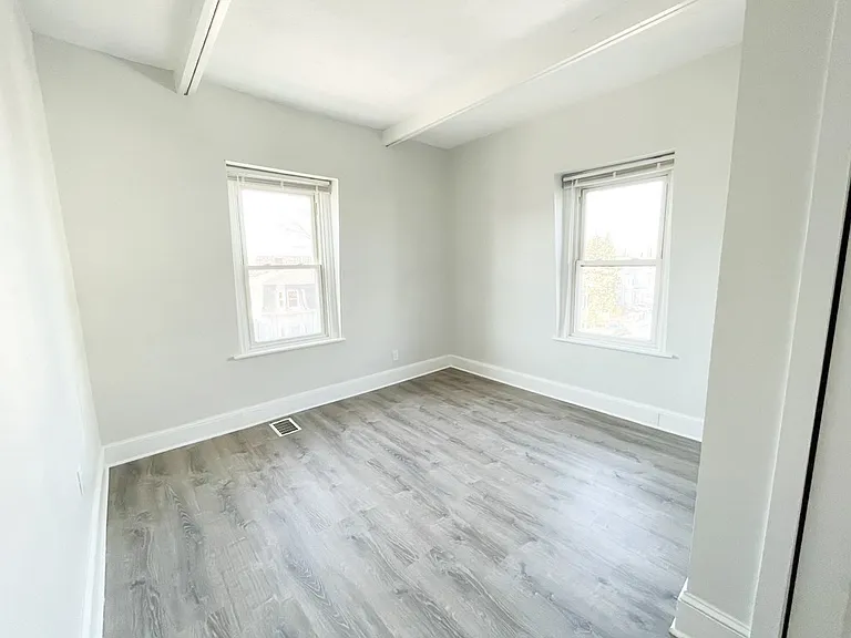 30 Woodbine St #2 — Photo 5