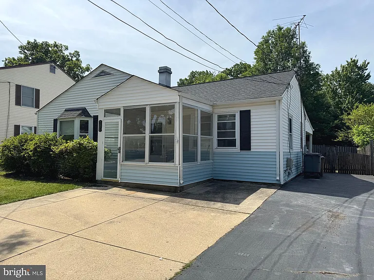 721 Crabb Ave — Photo 1