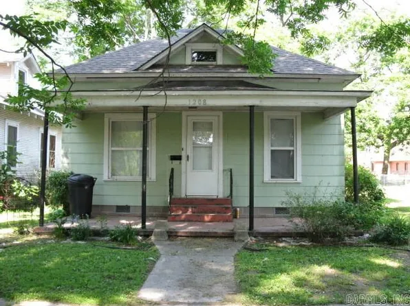 1208 S College St, Stuttgart, AR 72160