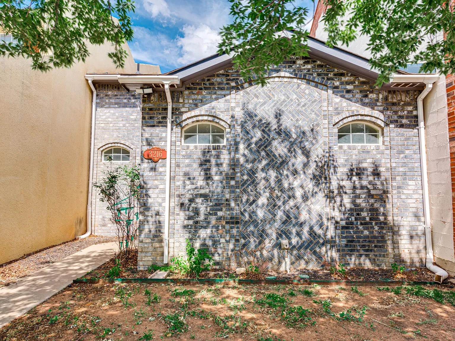 3 bed, 2.5 bath, 1913 sqft, $3,500 — Photo 3