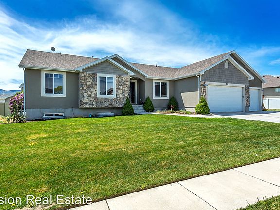 3rd image of 953 W Pheasant Ln