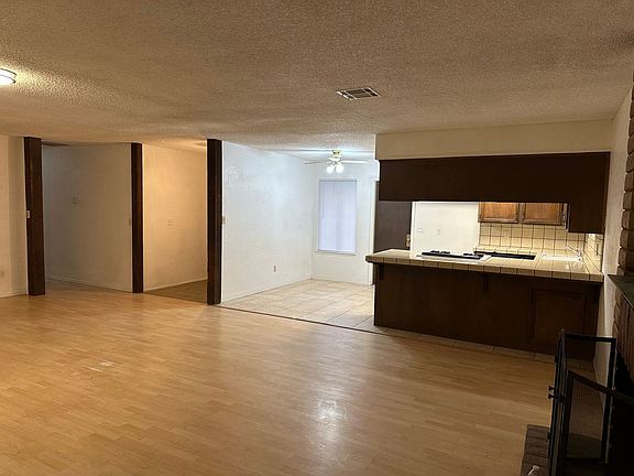 5th image of 123 N Carl Dr