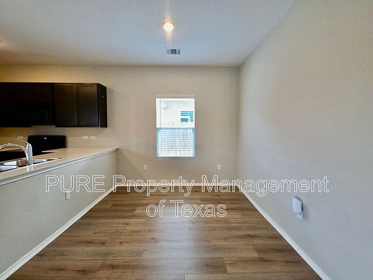 301 Freshwater Dr — Photo 9