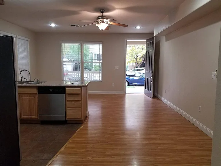 1804 G St — Photo 9