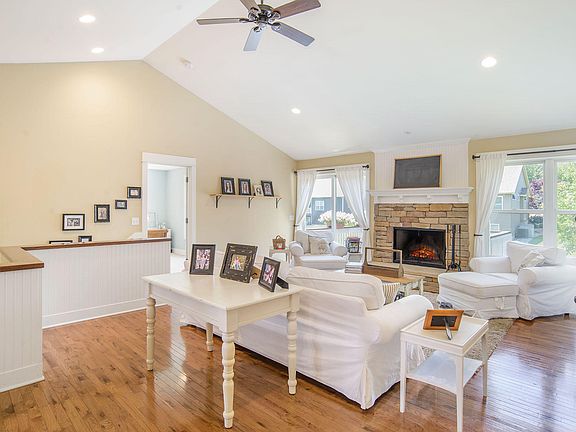 4th image of 3321 Dogwood Ln