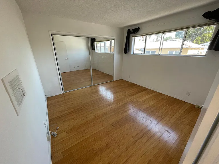 2122 Ocean Park Blvd #7 — Photo 10