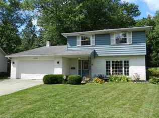 6214 Gareau Dr, North Olmsted, OH