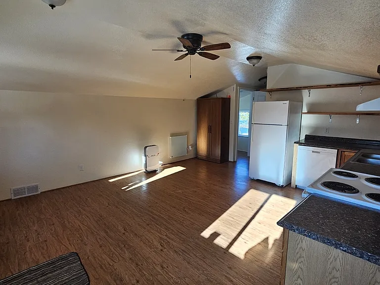 3404 Red Marble Rd — Photo 2
