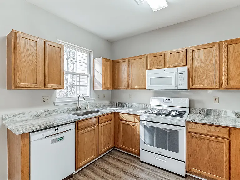 487 Fort Hill Cir — Photo 8