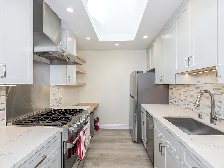 1009 S Norfolk St — Photo 14