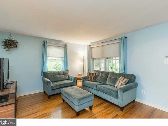 4th image of 801 Shadeland Ave