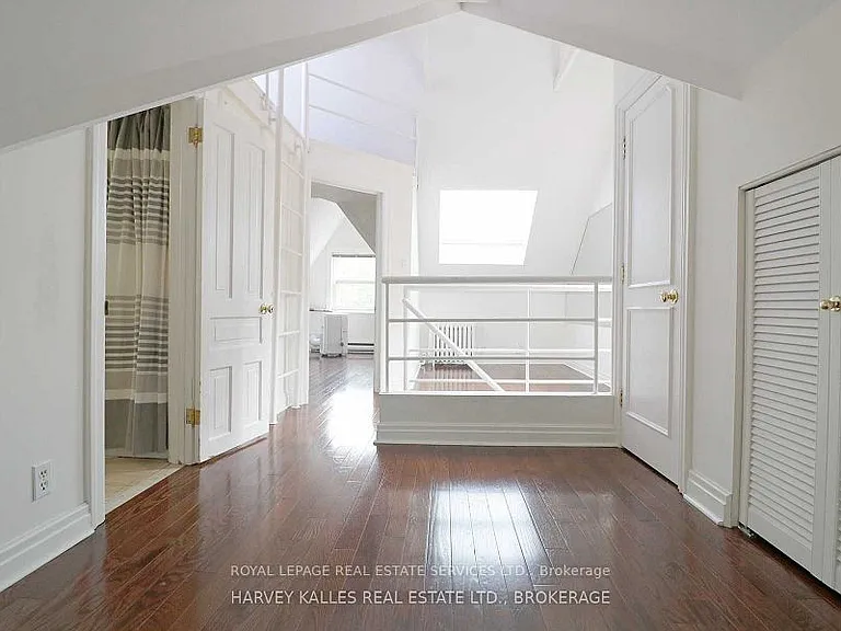 390 Huron St — Photo 12