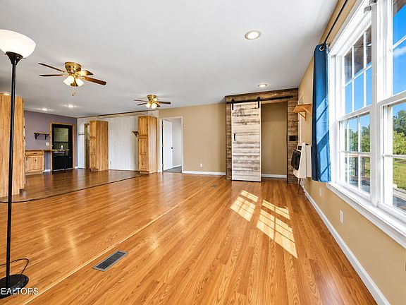 5th image of 126 Andrea Ln