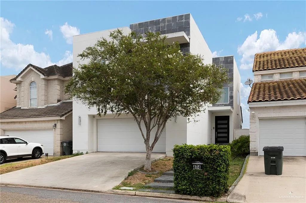 3 bed, 2.0 bath, 2940 sqft, $2,500 — Photo 1