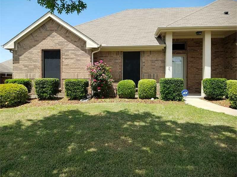 1st image of 102 Fieldview Dr