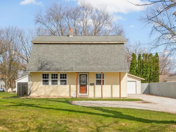1121 Oregon St, Waterloo, IA 50702