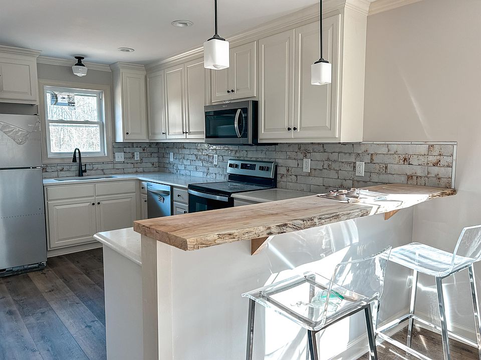1st image of 157 N Clarendon Dr