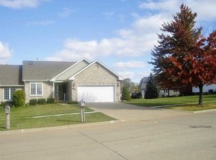 3322 Maplecrest Rd, Bettendorf, IA 52722