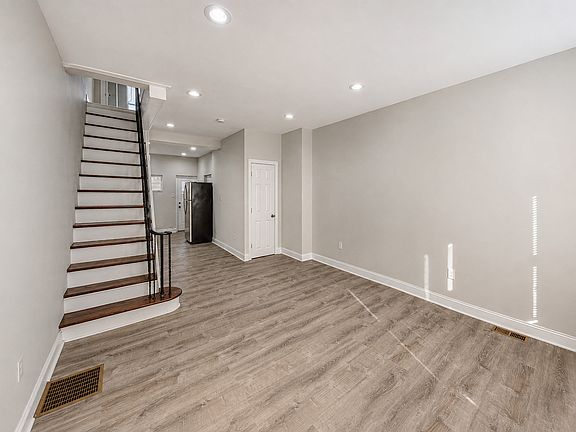3rd image of 1919 Pierce St