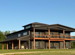 618 E 1450th Rd, Lawrence, KS 66046