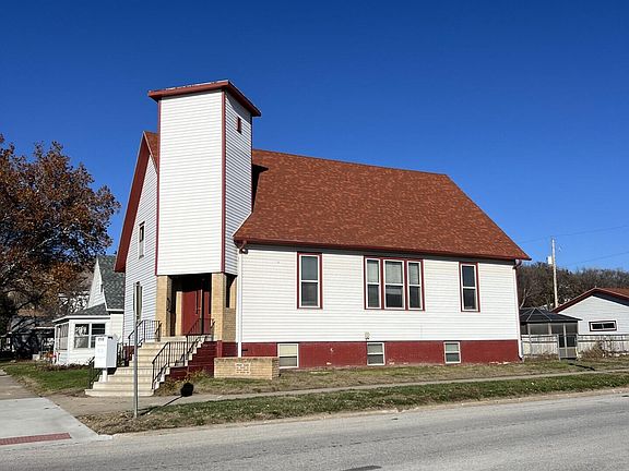 4th image of 202 N 1st St