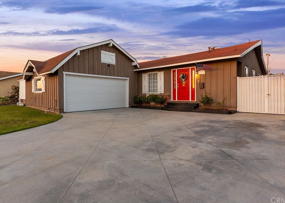 1st image of 7610 El Escorial Way