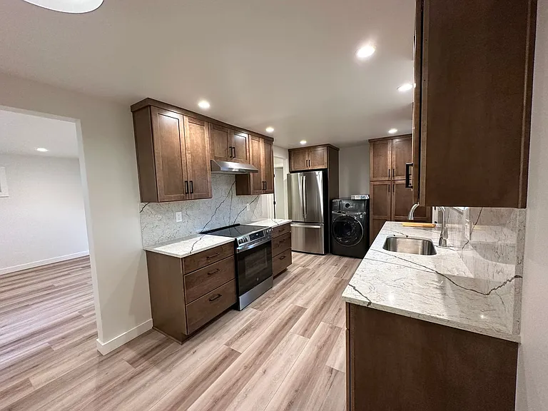 1019 Wilson St — Photo 6