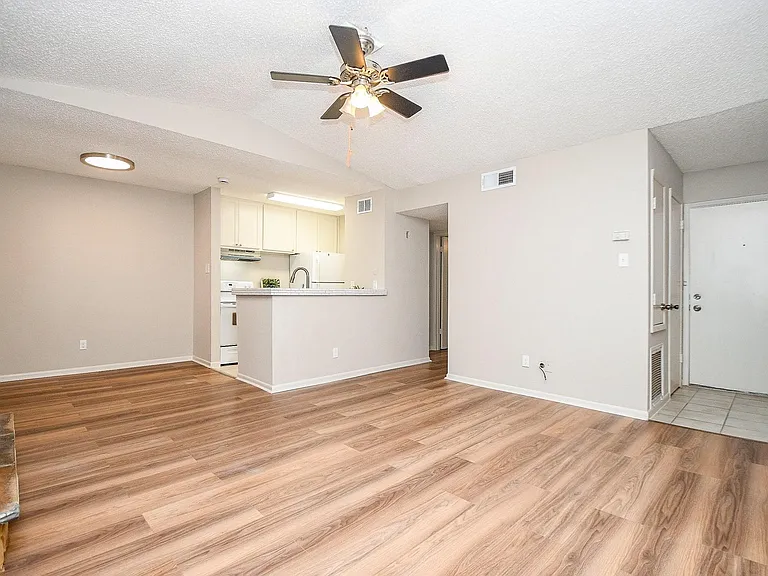 17331 Red Oak Dr #24 — Photo 4