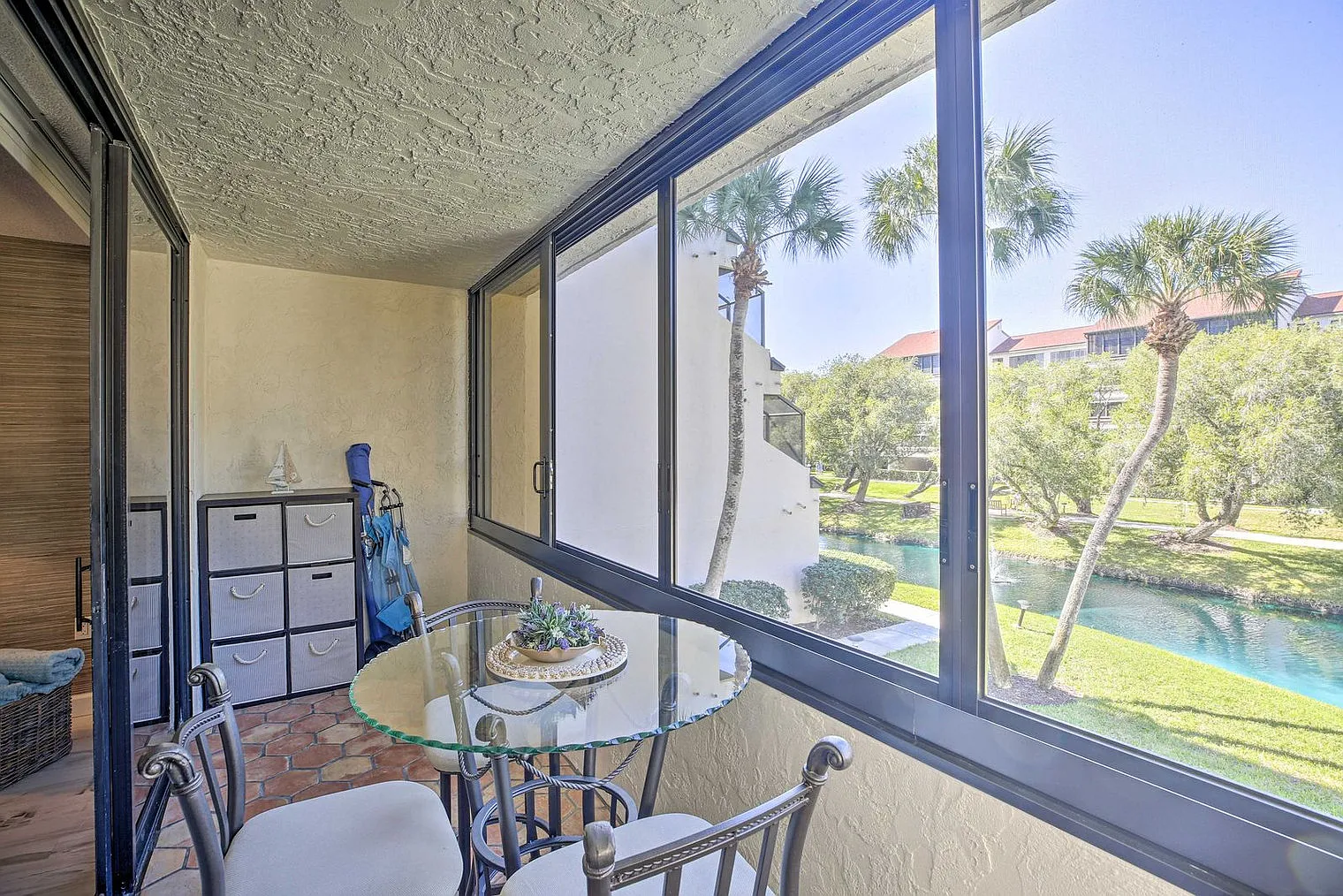 2 bed, 2.0 bath, 1496 sqft, $5,564 — Photo 4
