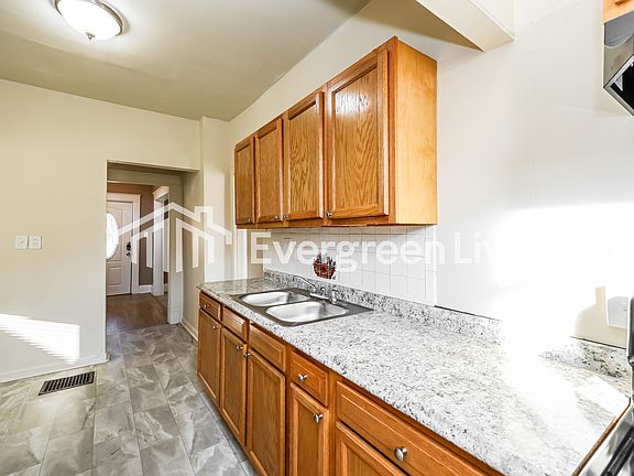 5th image of 368 Linden Ave