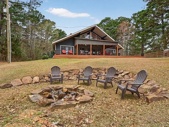 4th image of 504 Moore Rd