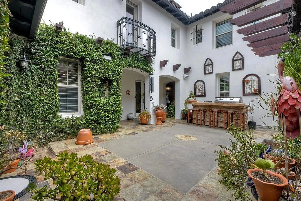 4 bed, 2696 sqft, $10,000 — Photo 4