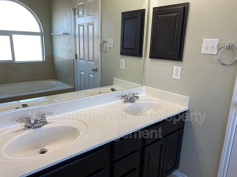 156 Katherine Way — Photo 12