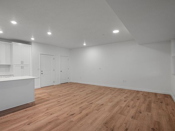 4th image of 736 W Blue Magic Ln #204