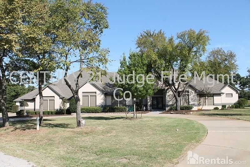 1st image of 202 Willow Bend Ct