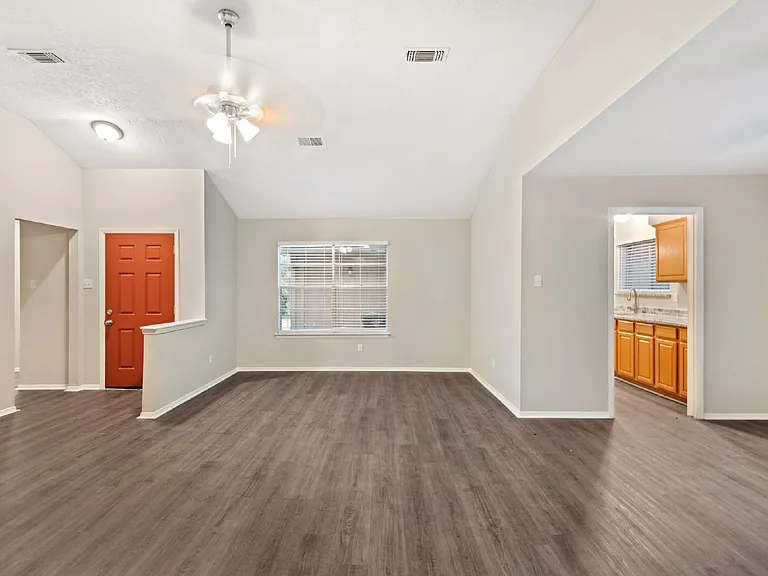 2411 Cypressvine Dr — Photo 10