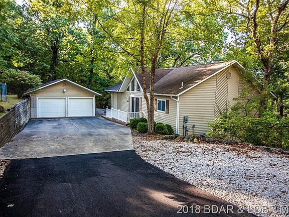 3rd image of 385 Woodland Pt