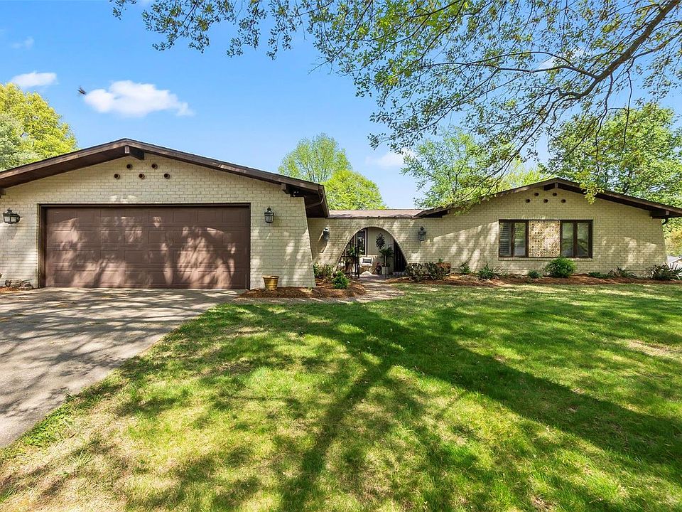 1st image of 2920 La Mesa Dr