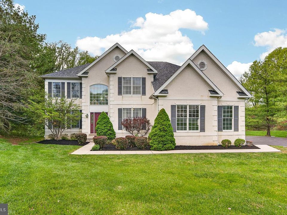 1st image of 70 Garland Ct