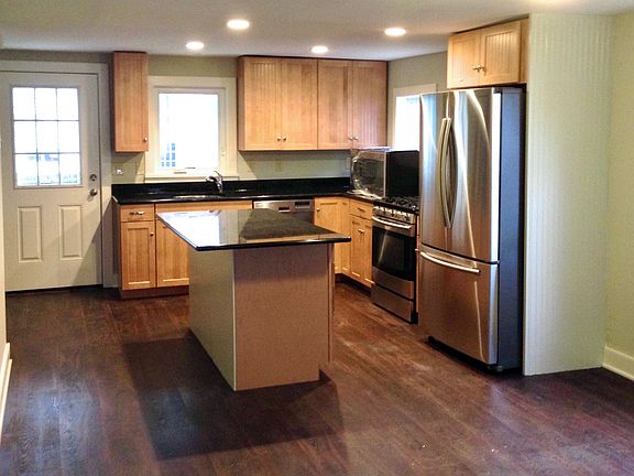3rd image of 222 E Linden St