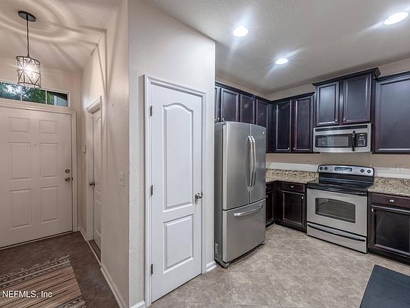 4th image of 12252 BLACK WALNUT Court